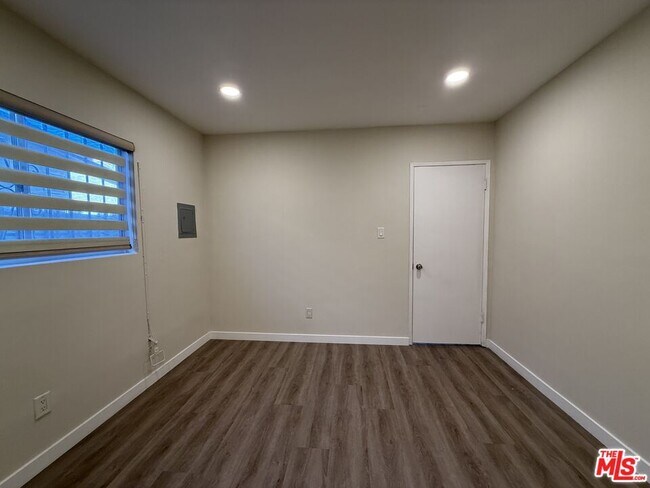 Building Photo - 4832 W 17th St