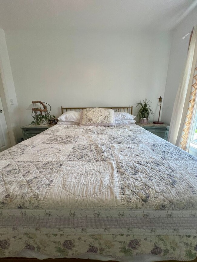 Building Photo - Stunning 3-Bedroom Townhome with 1-Car Gar...
