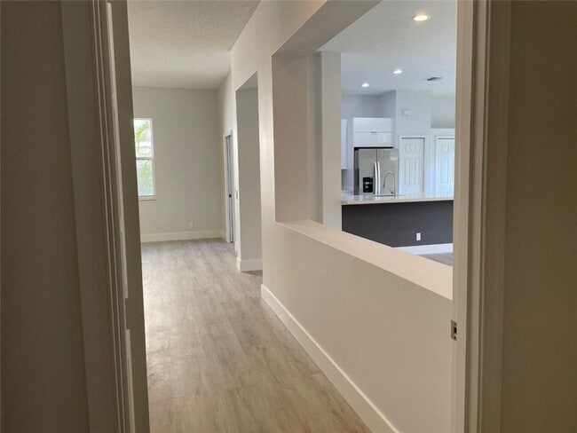 Building Photo - 4293 Laurel Ridge Cir