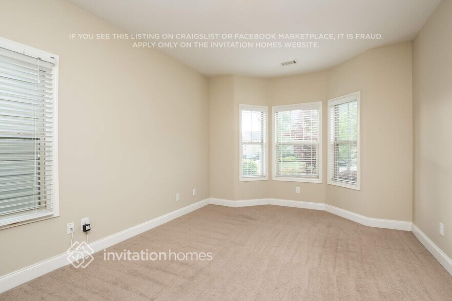 Building Photo - 3827 Lake Haven Way