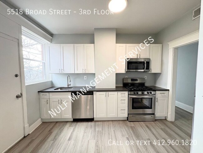 Building Photo - 3 bed, 2 bath apartment in Garfield