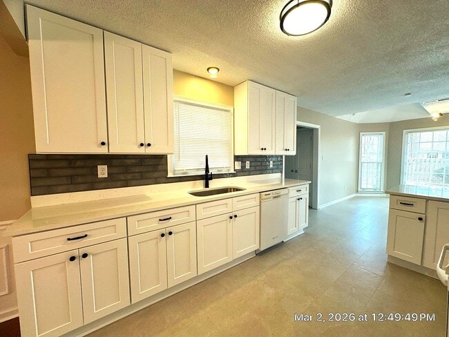 Building Photo - Germantown/ Gorgeous 5 Bedroom Home Newly Renovated