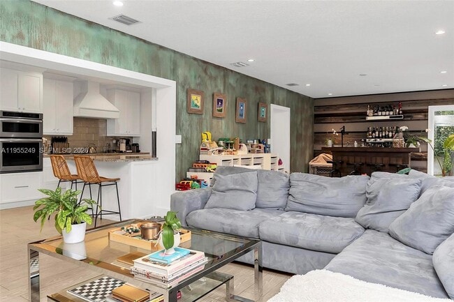 Building Photo - 1444 Mendavia Ave