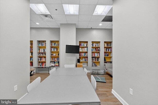 Building Photo - 6820 Wisconsin Ave