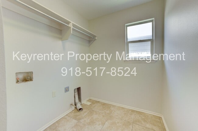 Building Photo - 3 Bed | Bath in Broken Arrow!