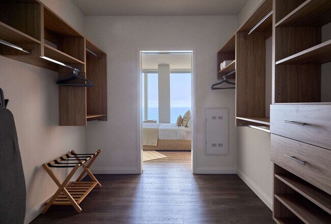 Building Photo - 1006 S Michigan Ave