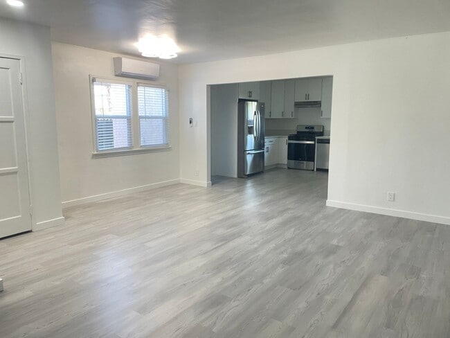 Building Photo - Location, Location, Location! Adorable Riverside Home Ready for Immediate Move In