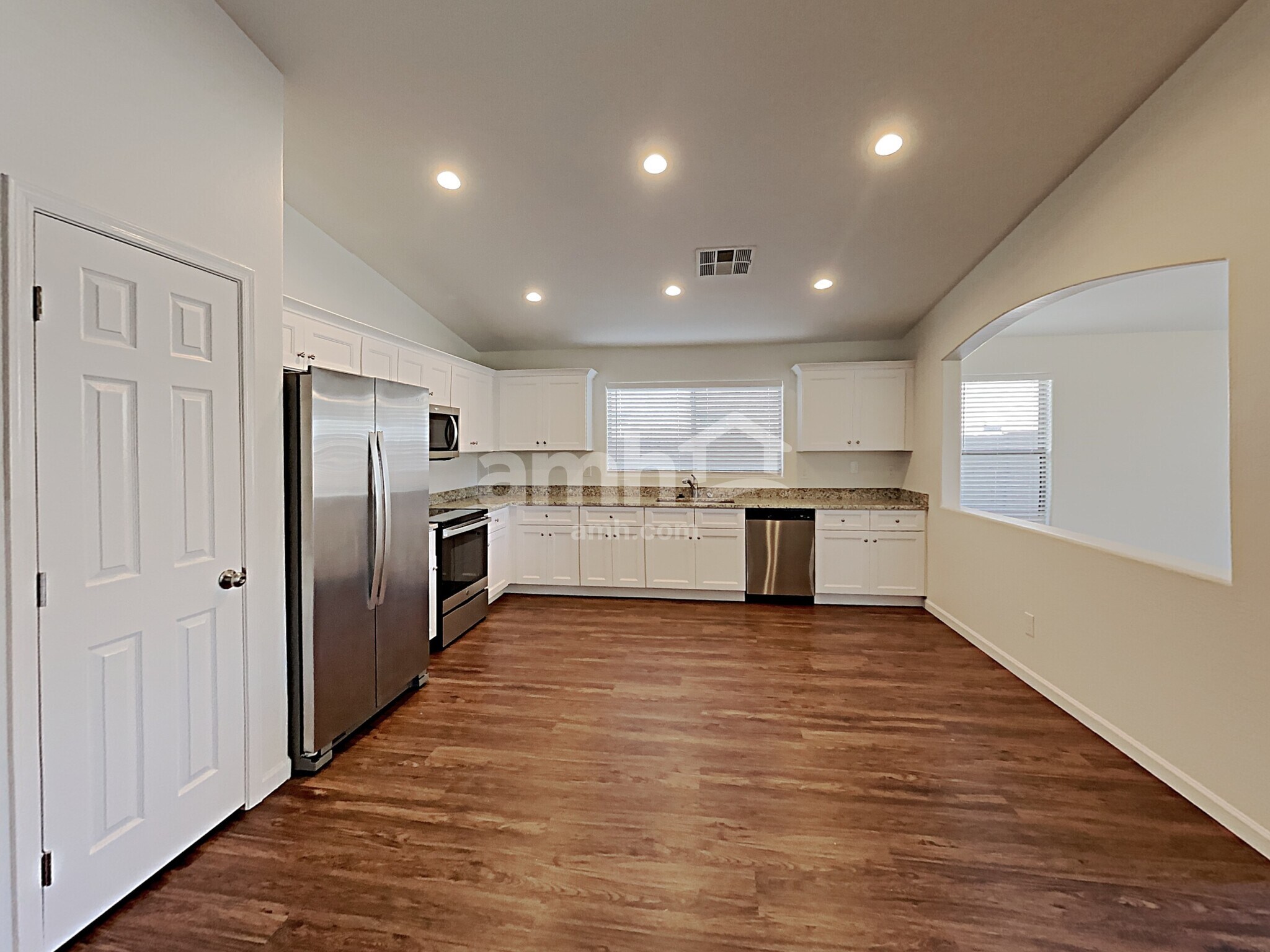 Building Photo - 17211 W Watkins St