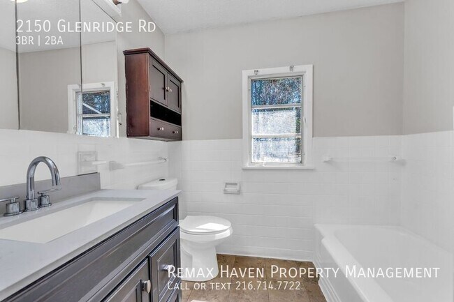 Building Photo - 2150 Glenridge Rd