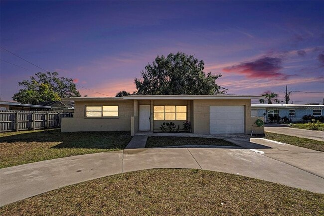 Building Photo - 2169 Dell Ave