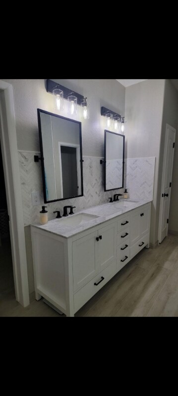 Building Photo - 814 W Santa Gertrudis Trail