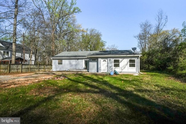 Building Photo - 8665 Center Rd