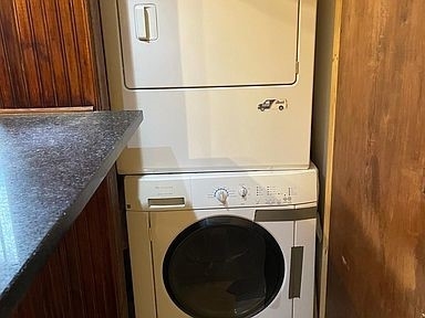 washer/dryer area - 16 Balmoral St