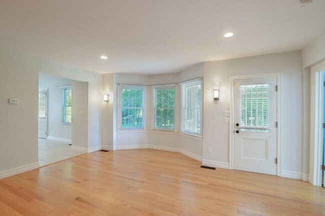 Building Photo - 66 Tucker Ln