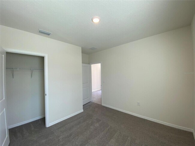 Building Photo - 14 Hickory Course Ln