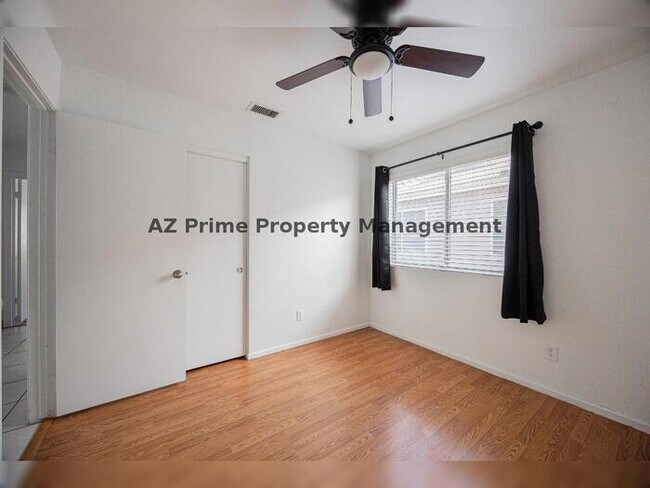 Building Photo - 10864 W Devonshire Ave