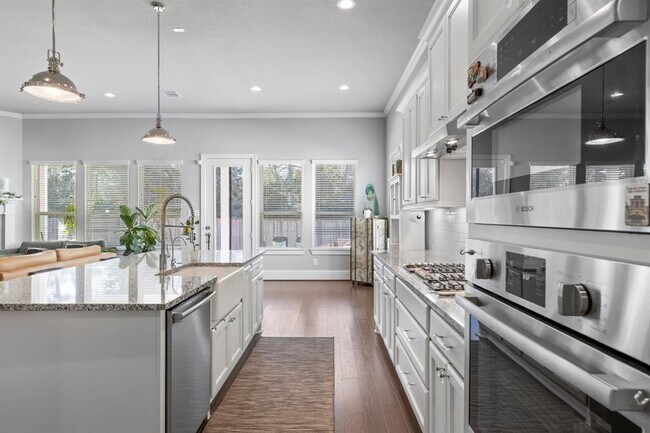Building Photo - 2311 Pale Star Dr
