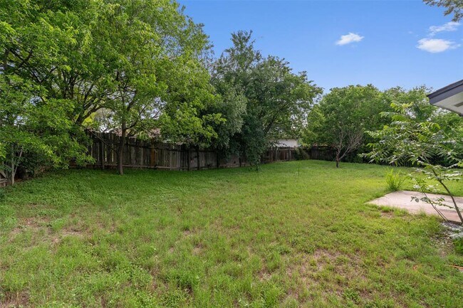 Building Photo - 1806 Krizan Ave
