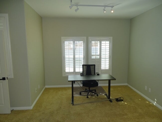 Building Photo - West Summerlin 5 Bedroom, Bed & Full Bath 1st Floor, Beauty