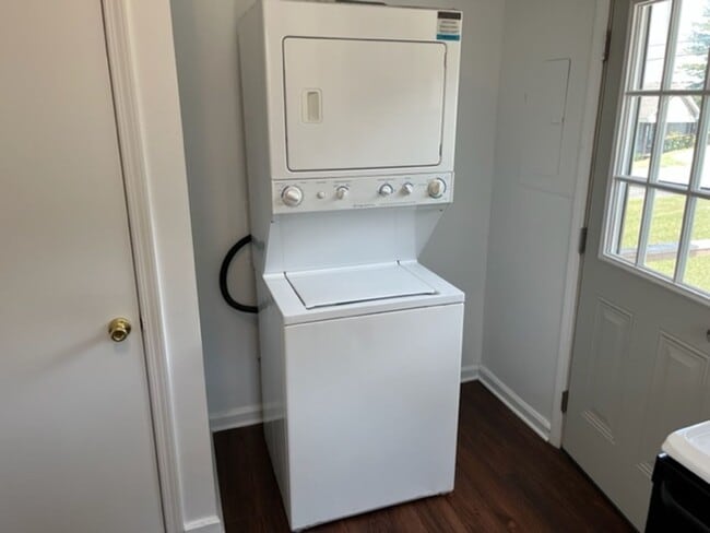 Building Photo - Quaint Sylvan Heights Duplex