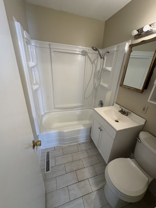 Building Photo - "Charming 2-Bedroom Retreat on South Walnut Street – Cozy Comfort Awaits in Wichita!"