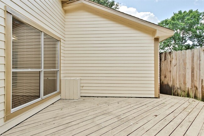 Building Photo - 6903 Foxmont Ln