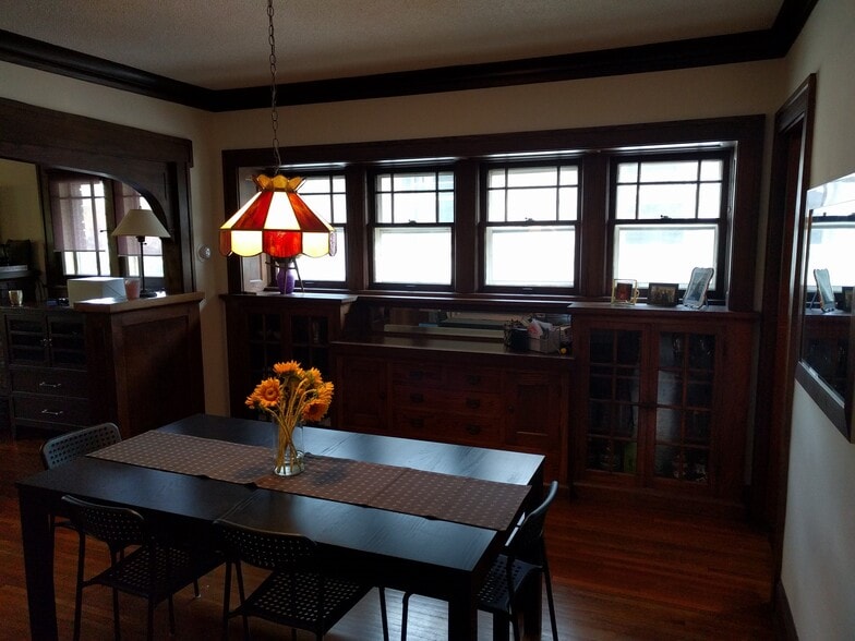 Built-in Buffet - 3944 Aldrich Ave S