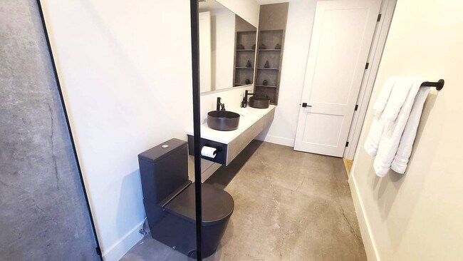 Building Photo - 4312 NE 22nd Ave