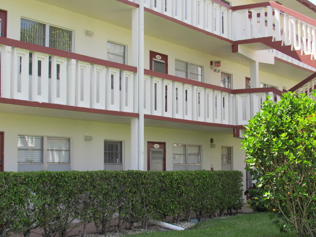 Building Photo - 310 Brighton H