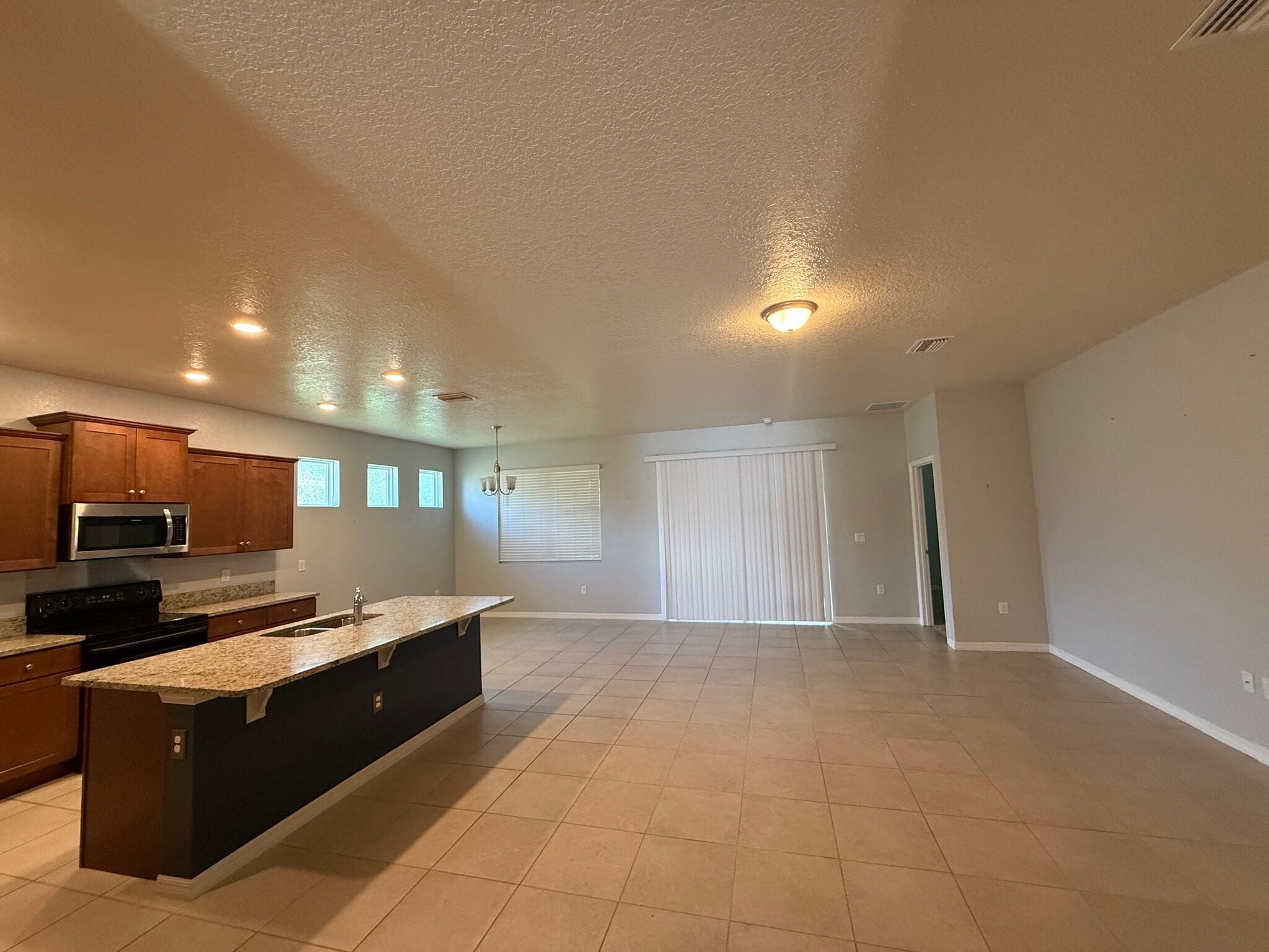 Building Photo - 12374 Eastpointe Dr