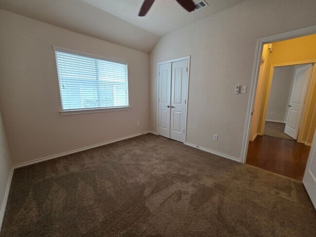 Building Photo - Heritage Craftsman Rental!