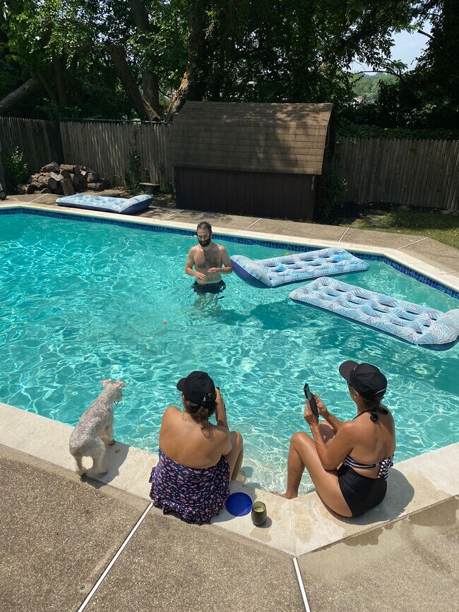 Building Photo - 3315 Pendleton Dr