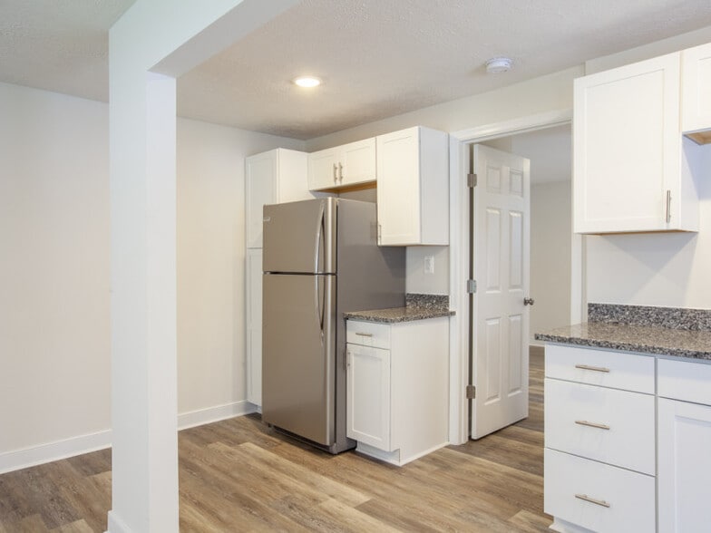 New stainless steel appliances and granite counter tops - 612 Rock Creek Road