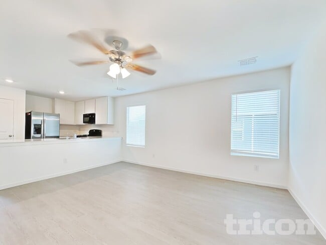 Building Photo - 1620 Parlier St