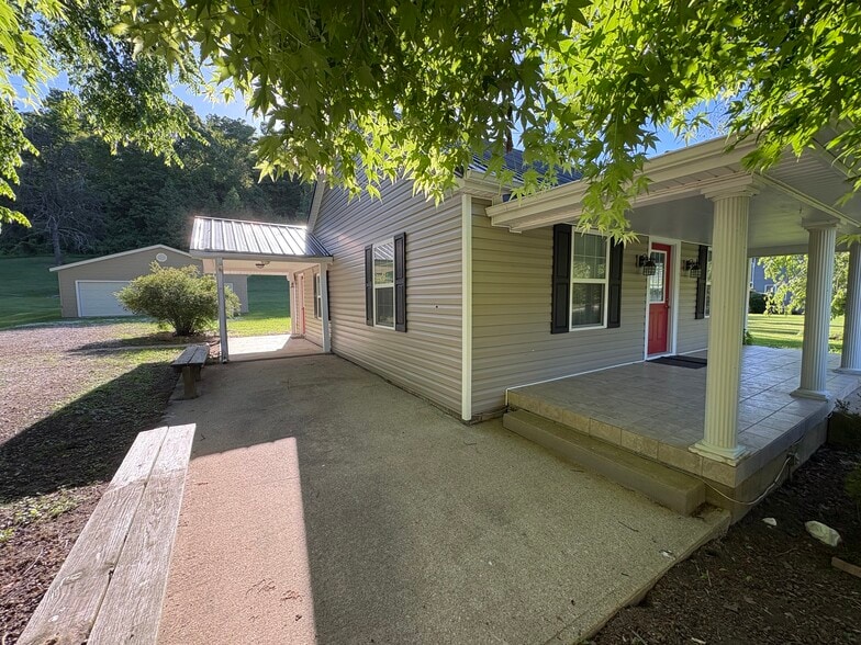 Side patio - 9603 Alley Branch Rd