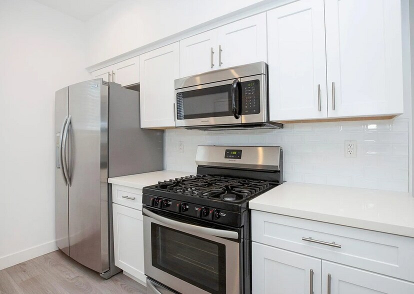 Building Photo - 5026 1/2 Cleon Ave