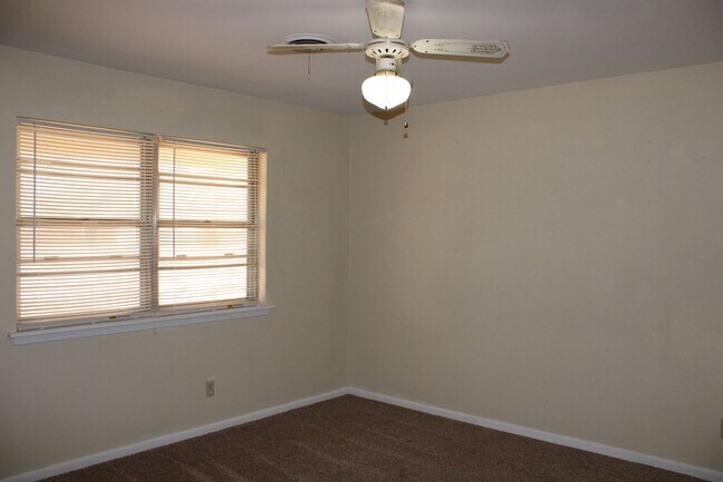 Building Photo - 5111 Leland Dr