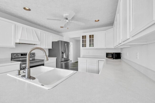 Building Photo - 3590 Canon Creek Dr