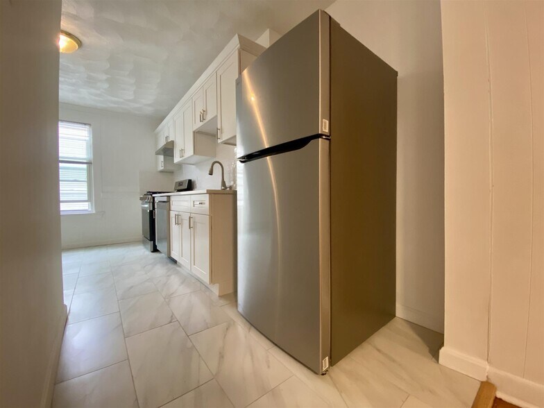 Building Photo - 65 Elm St