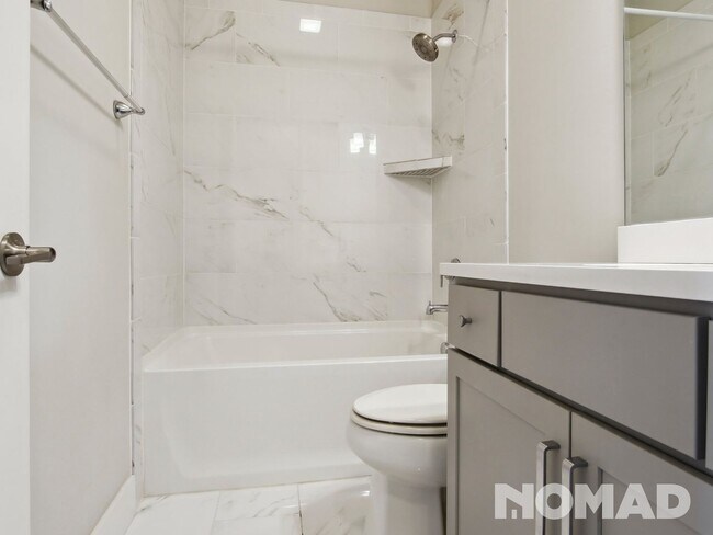 Building Photo - Stunning Modern 2-Bedroom, 2-Bath Apartmen...