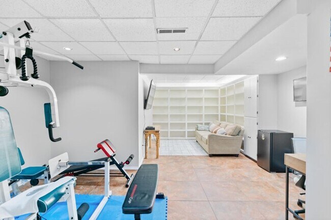 Building Photo - 840 E Gaslight Dr