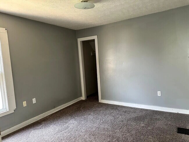 Building Photo - Great Space, Great Value – 2 Bedroom Home ...