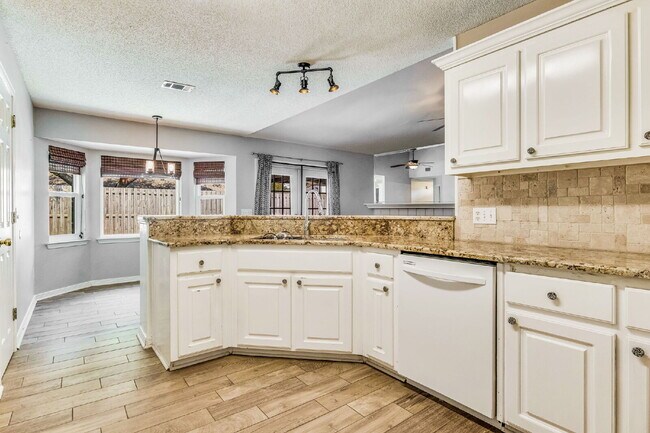 Building Photo - Welcome to your dream home! This stunning ...