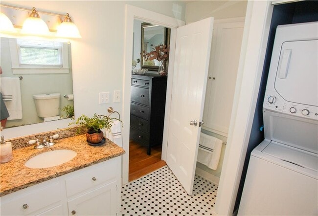 Building Photo - 446 Bellevue Ave