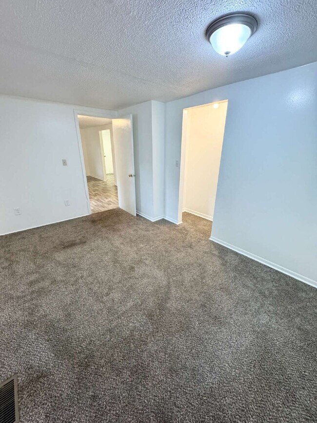 Building Photo - Two-Bedroom Rental in North Hall – Updated...
