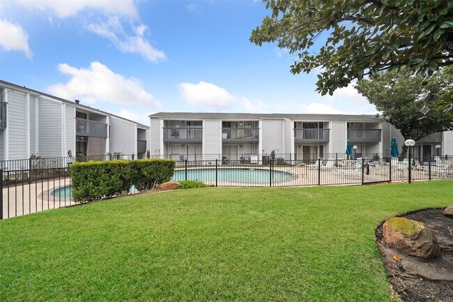 Building Photo - 13151 Walden Rd