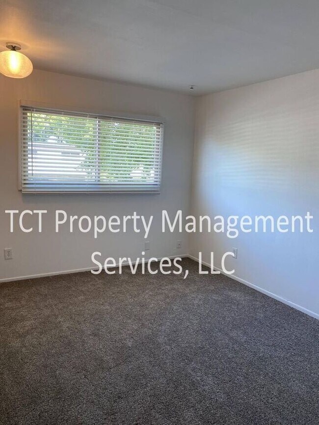 Building Photo - Awesome 3 Bedroom Townhome in Tempe!
