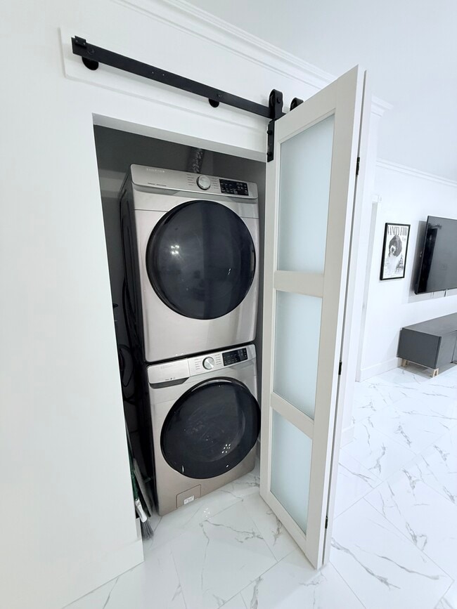 Building Photo - 140 S Cypress Rd