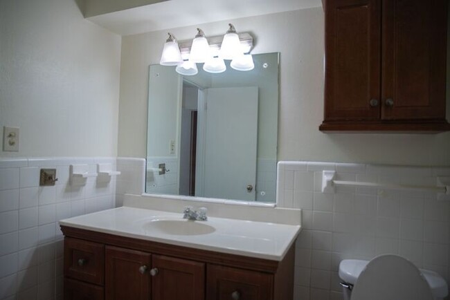 Building Photo - Available Now! 3 Bedroom 2 Bath Near TJC!