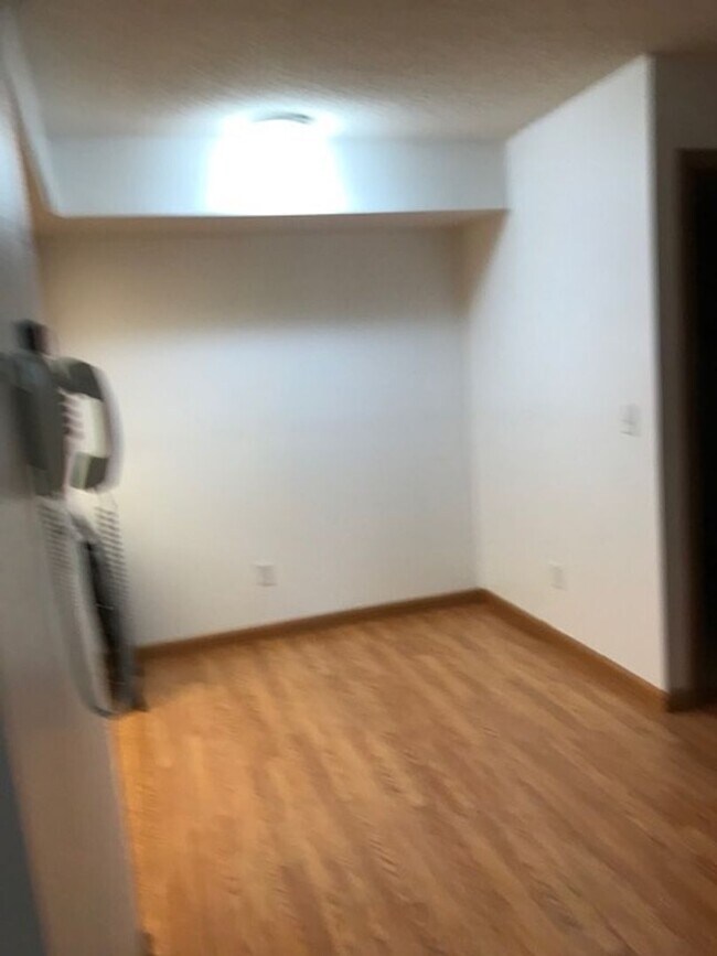 Building Photo - 1 Bedroom Condo Near CU Campus